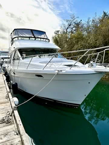 bayliner 3988 command bridge motoryacht